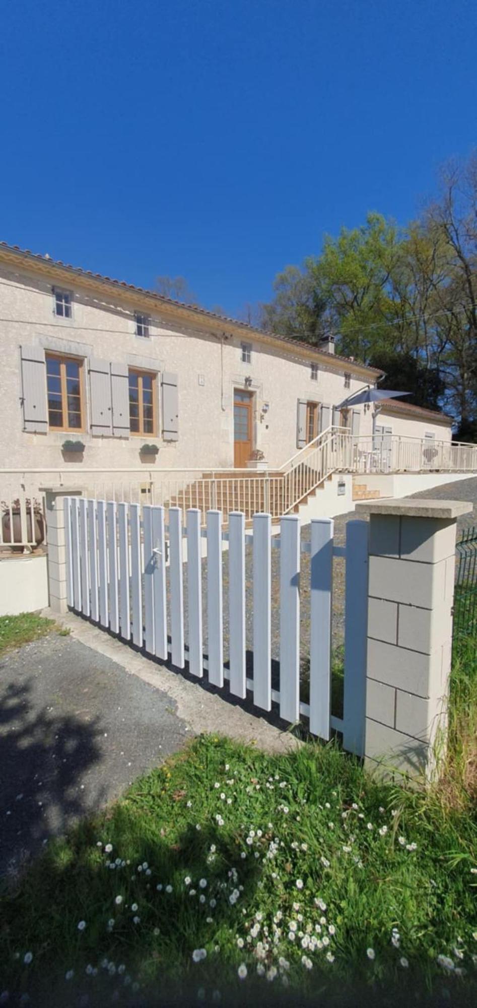 Maison 2 Chambres Au Calme Saint-Bonnet-sur-Gironde 外观 照片